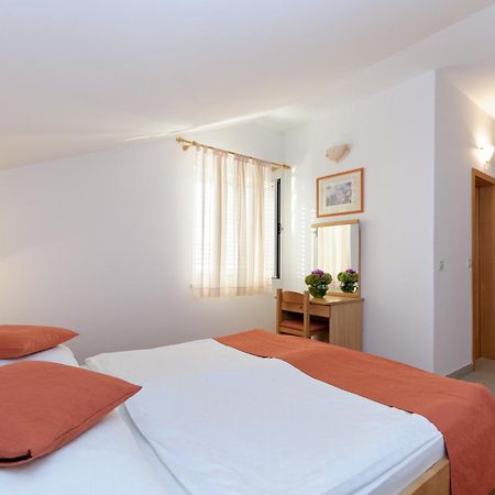 Hotel Epario Lopar Buitenkant foto