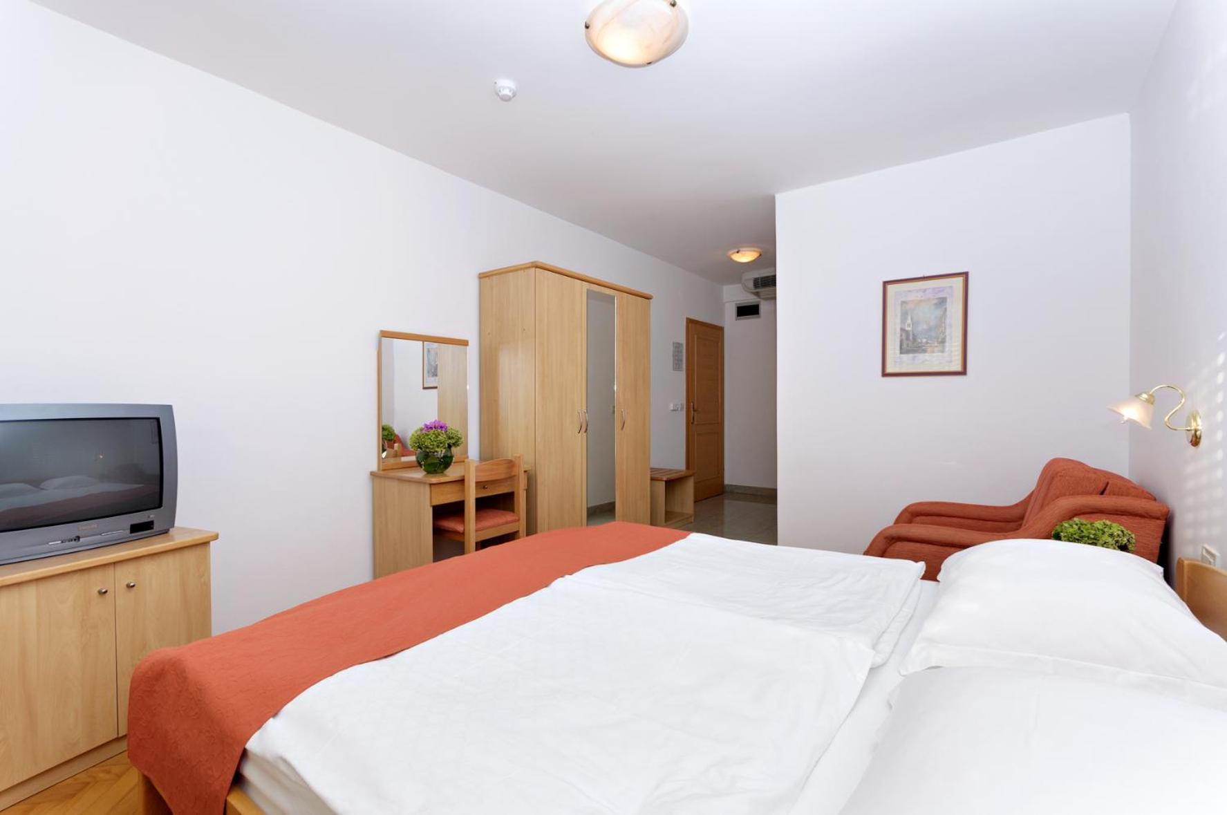Hotel Epario Lopar Buitenkant foto