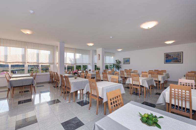 Hotel Epario Lopar Buitenkant foto