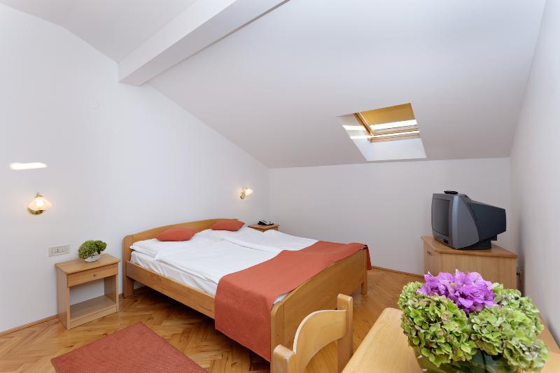 Hotel Epario Lopar Buitenkant foto